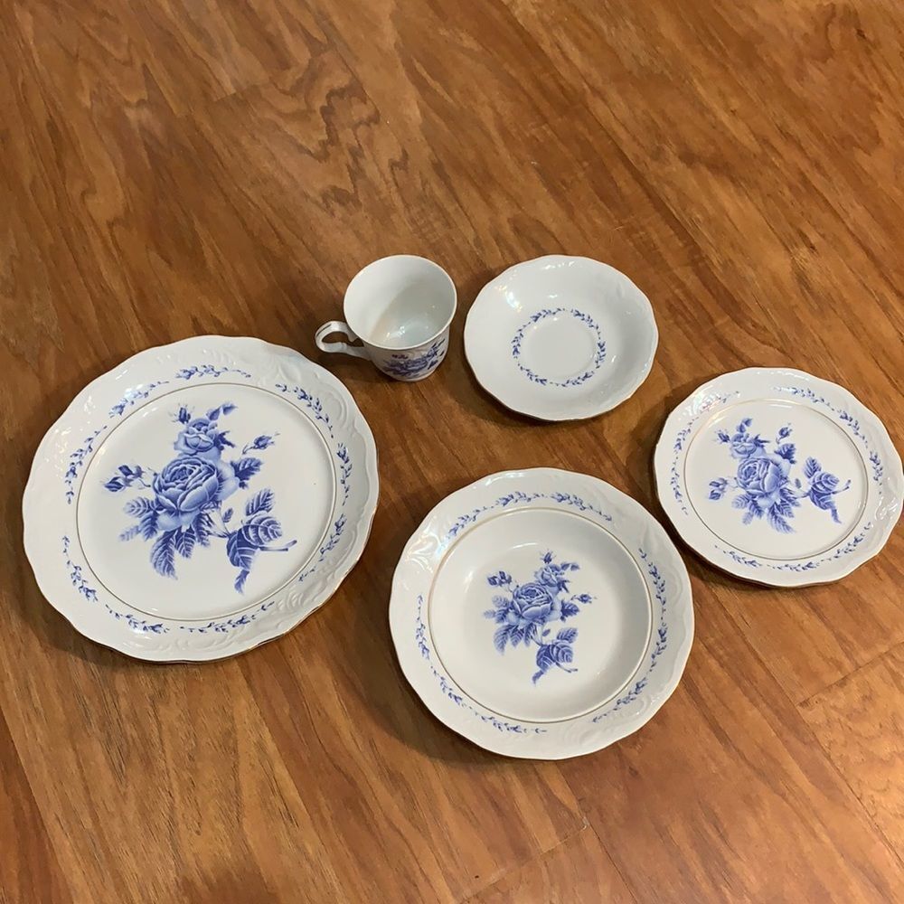 Gibson China Vintage Blue Rose Place Setting Gold Trimmed 5 Pieces Included - Picture 1 of 15